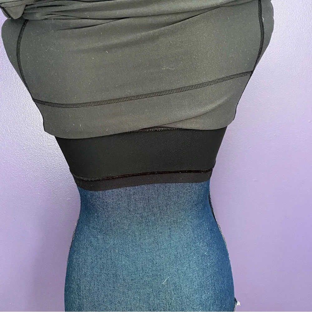 Lululemon 🍋 Scoop Neck Tank Lion BriskBloom Black - Picture 11 of 16